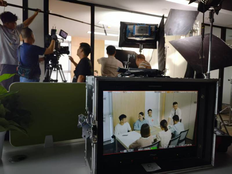 伊春区TVC拍摄公司：科技产品视觉化大师，诠释未来感与功能美学